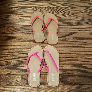 old navy flip flops size is probably a 5.5 or 6